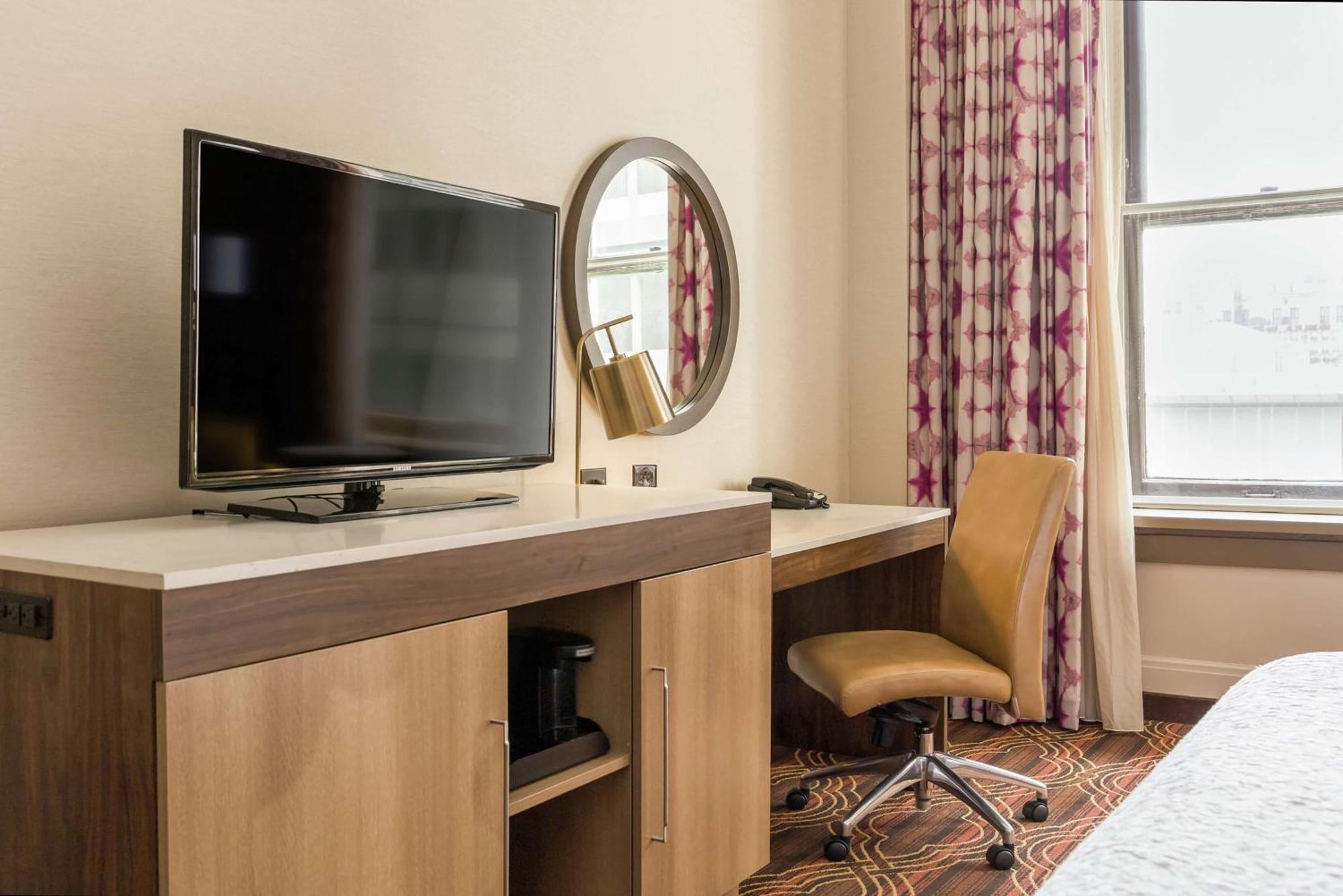 Hampton Inn Majestic Chicago Theatre District Экстерьер фото