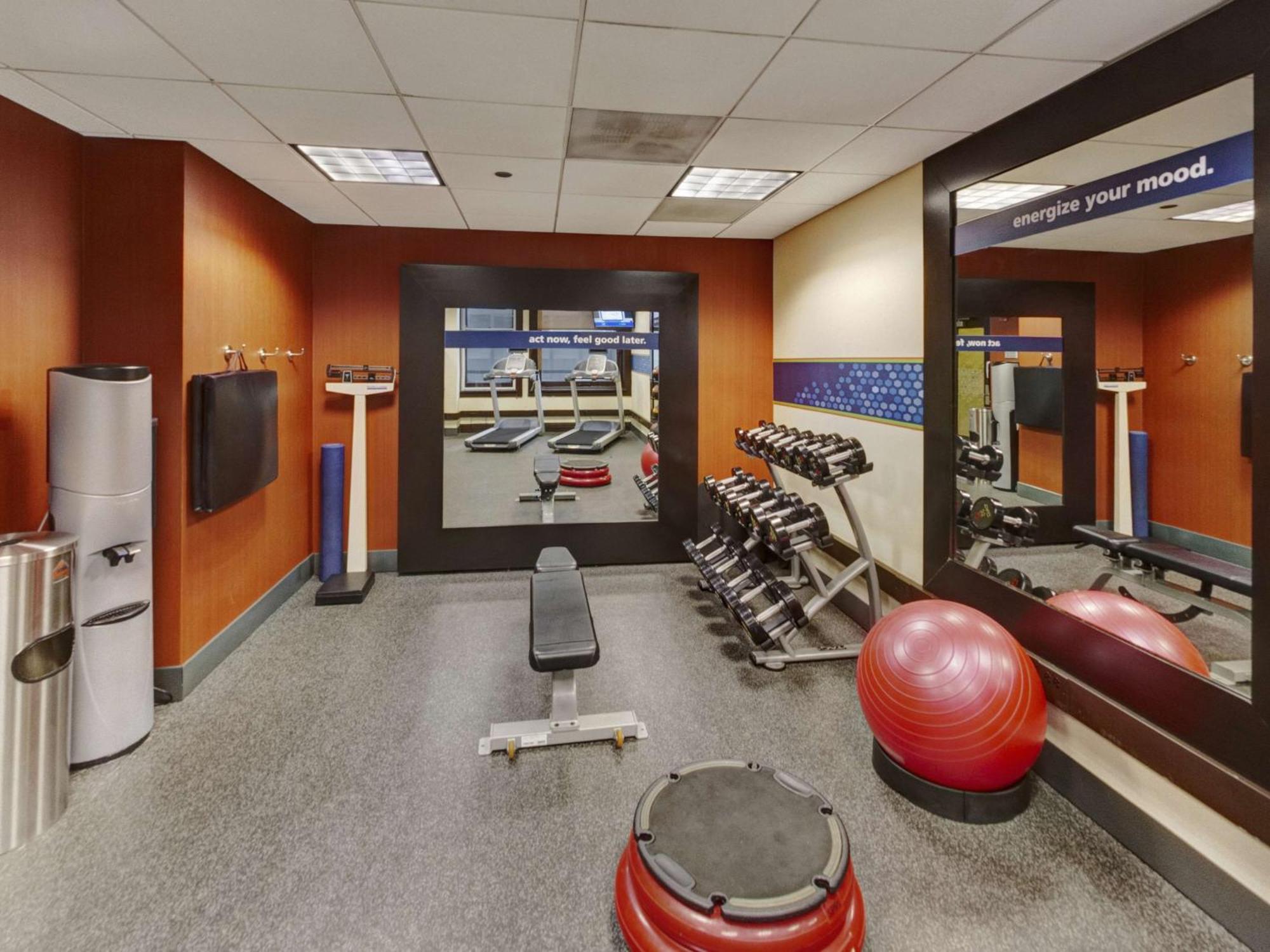 Hampton Inn Majestic Chicago Theatre District Экстерьер фото