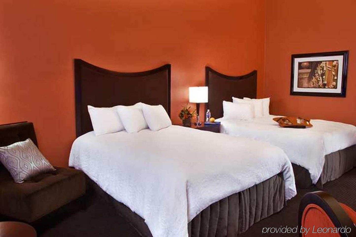 Hampton Inn Majestic Chicago Theatre District Номер фото