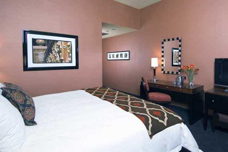Hampton Inn Majestic Chicago Theatre District Номер фото